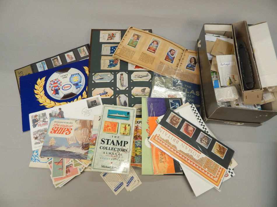 Appraisal: A quantity of cigarette cards trade cards a small amount