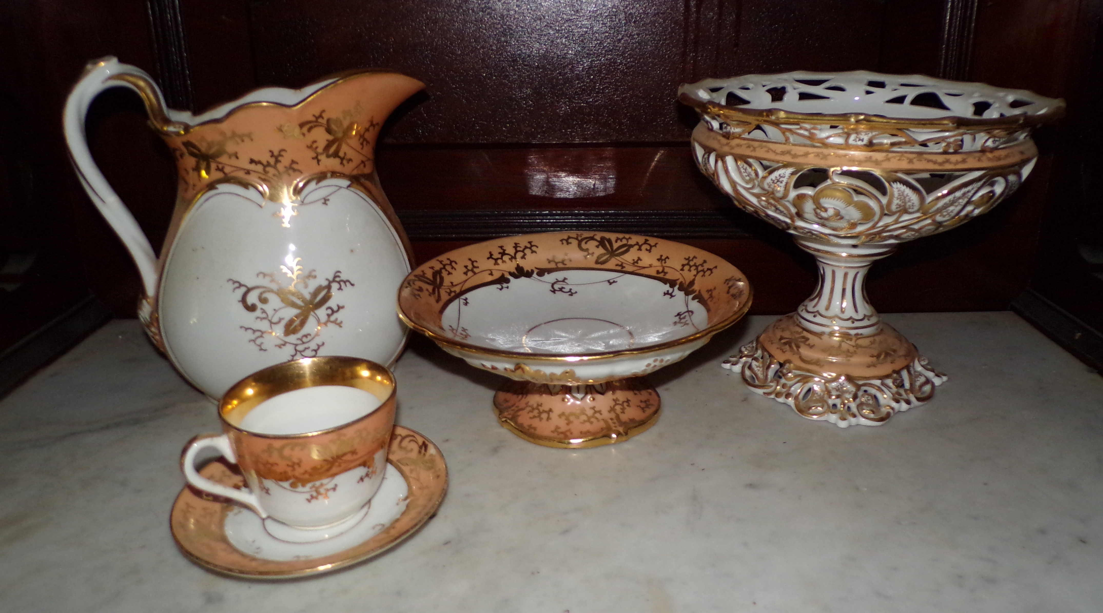 Appraisal: Peach White porcelain dessert set with gilt unmarked- including compote