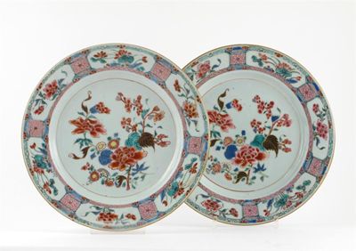 Appraisal: A pair of Chinese famille rose plates painted with flowers