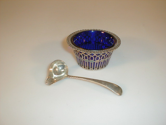 Appraisal: An Edward VII silver sugar basket of tapering circular form