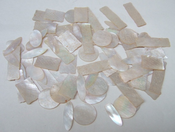 Appraisal: A small quantity of Chinese mother of pearl gaming counters