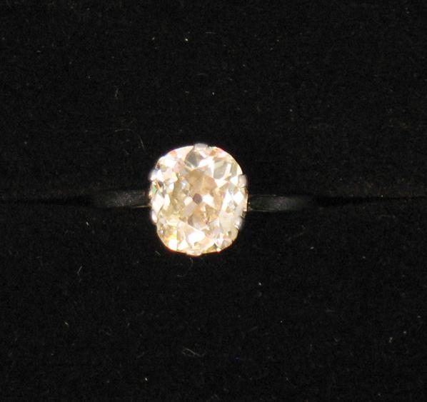 Appraisal: A DIAMOND SOLITAIRE RING the central old cushion-cut diamond circa