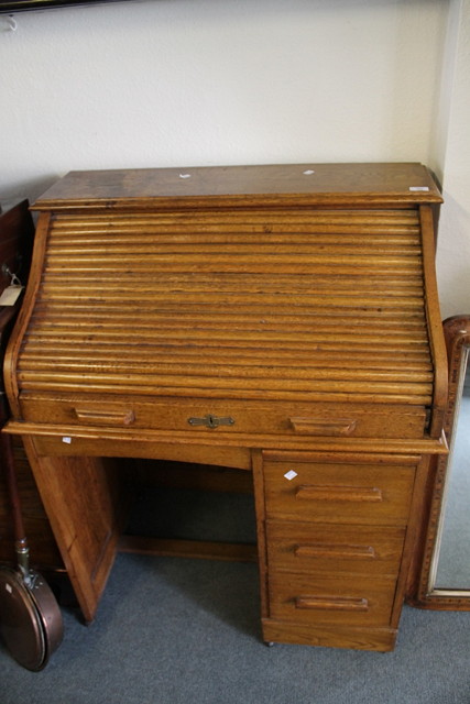 Appraisal: A VICTORIAN OAK ROLL TOP DESK with three side drawers