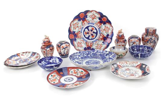 Appraisal: Japanese porcelain dishes and jars th th century Imari pattern