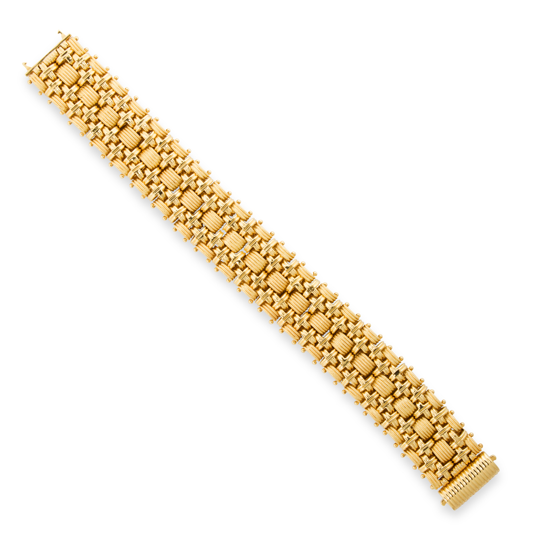 Appraisal: AN EIGHTEEN KARAT GOLD BRACELET An eighteen karat gold bracelet