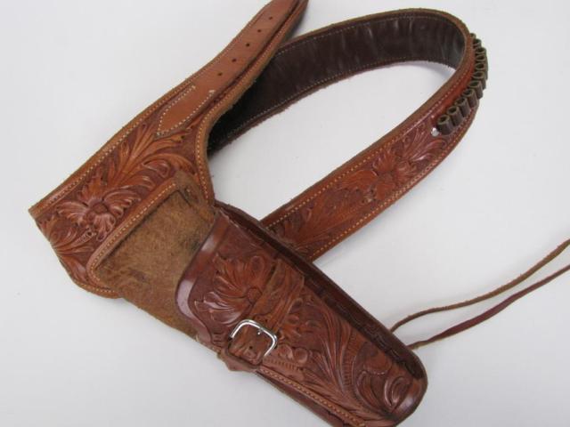 Appraisal: Tooled leather cowboy-style right-hand holster gun belt youth size