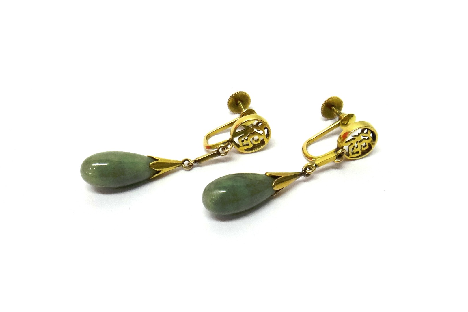 Appraisal: A pair of gold mounted jade drop shaped earrings each