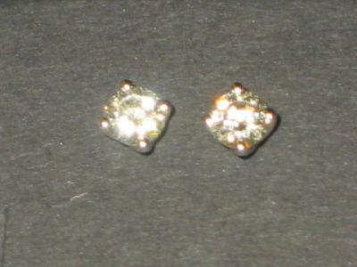 Appraisal: A PAIR OF DIAMOND STUD EARRINGS the brilliant cut diamonds