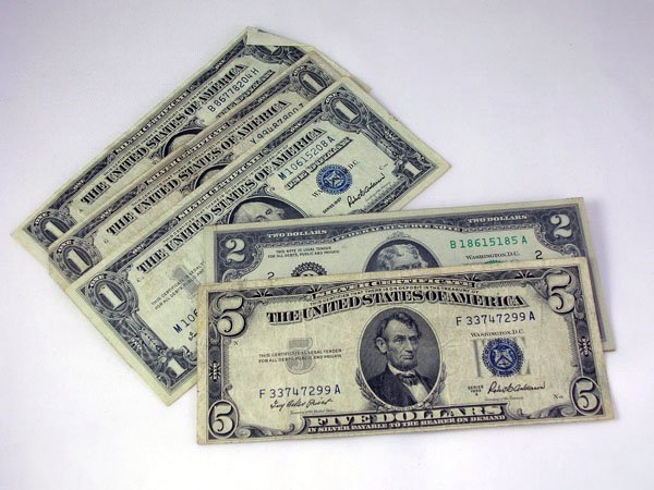 Appraisal: Lot of small size currency all silver certificates to include