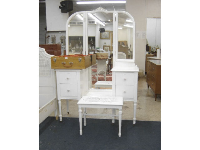 Appraisal: PC WHITE PAINTED BEDROOM SET