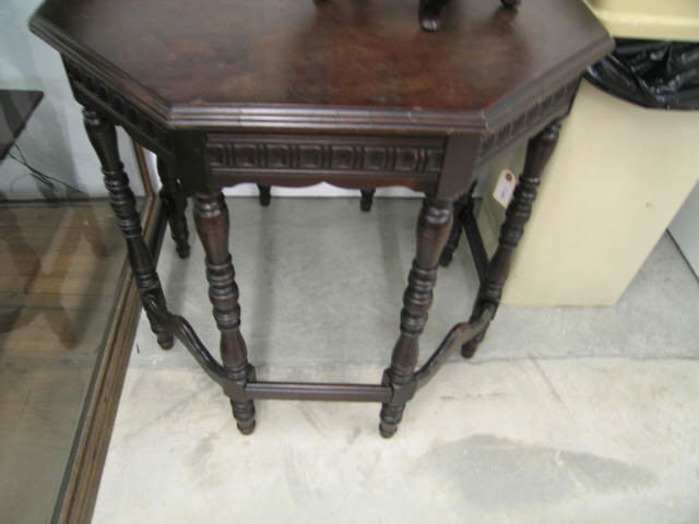 Appraisal: Mahogany Library Table octagon shape