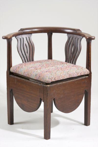 Appraisal: American Chippendale Corner Chair th c mahogany having pierced back