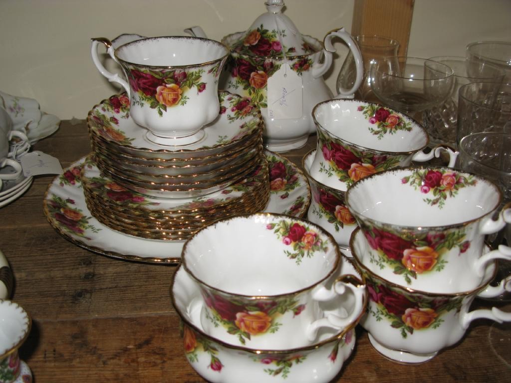 Appraisal: A Royal Albert teaset 'Old Country Roses' twenty-two pieces for