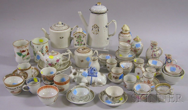 Appraisal: Approximately Sixty-four Pieces of Chinese Export Porcelain Tea and Tableware