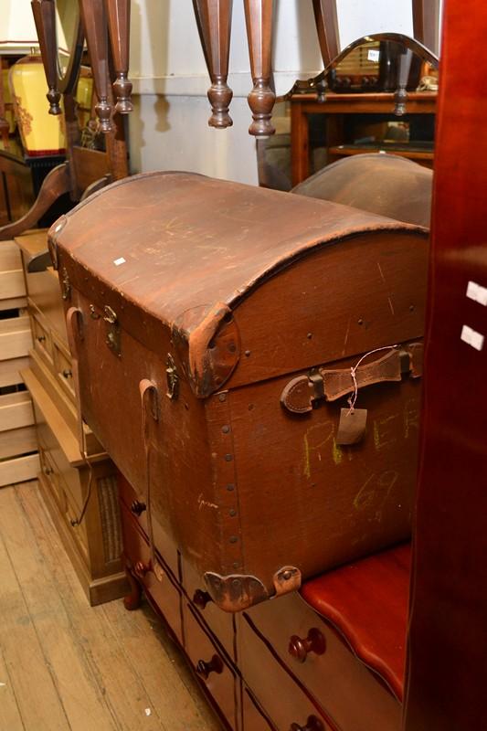 Appraisal: A LARGE EARLY TH CENTURY CABIN TRUNK WITH KEY IN