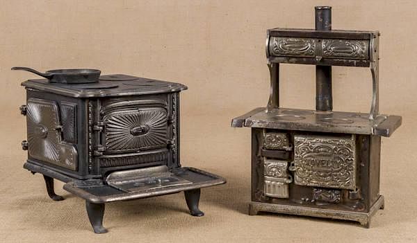 Appraisal: Two cast iron toy stoves to include one Kenton Two