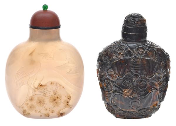 Appraisal: AN AGATE SNUFF BOTTLE WITH CARNELIAN STOPPER AND EMERALD FINIAL