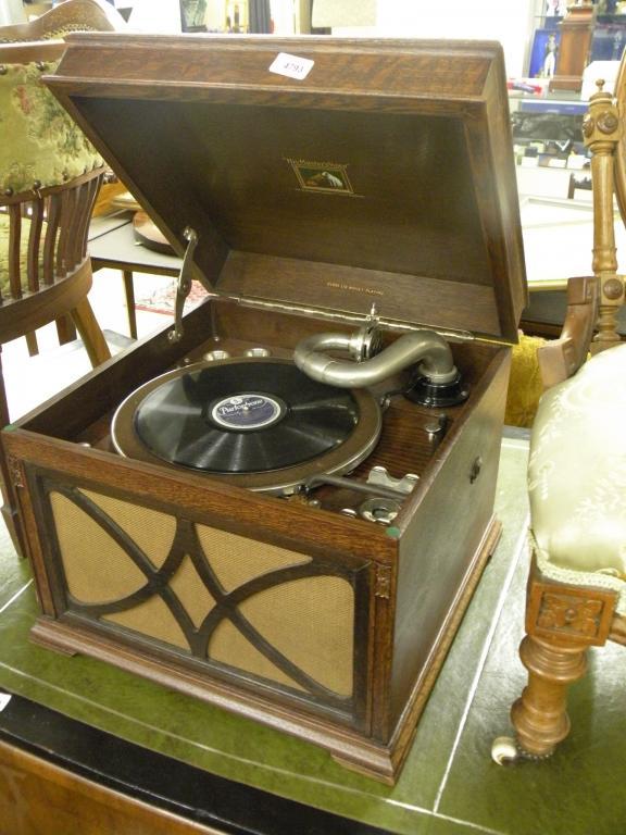 Appraisal: His Masters Voice gramophone in oak case