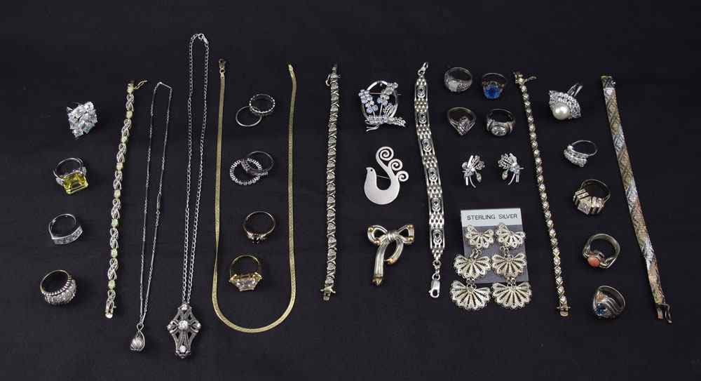 Appraisal: TRAY LOT STERLING JEWELRY To include fashion rings Star Art