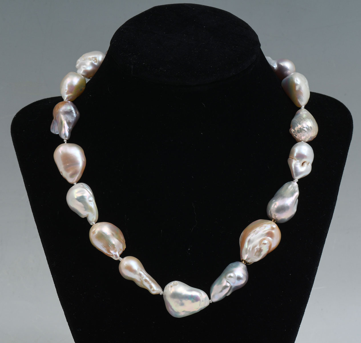 Appraisal: MULTI-COLOR BAROQUE SOUTH SEA PEARL NECKLACE Baroque pearls alternate in