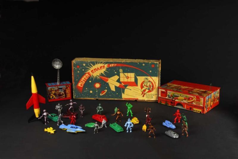 Appraisal: Metal Archer Outer Space Play Set Description Beautifully colored litho