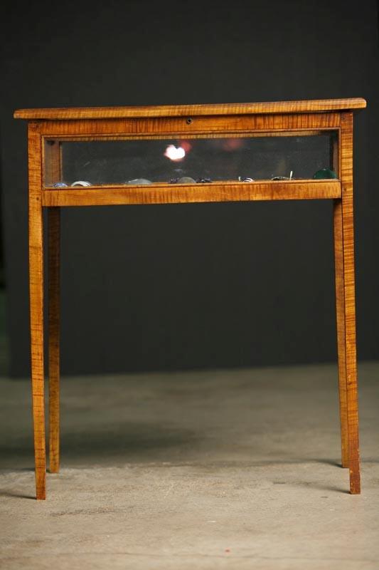 Appraisal: HEPPLEWHITE -STYLE TABLE-VITRINE Curly maple Rectangular top on square tapered