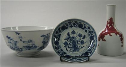 Appraisal: Three Chinese porcelain vessels th century