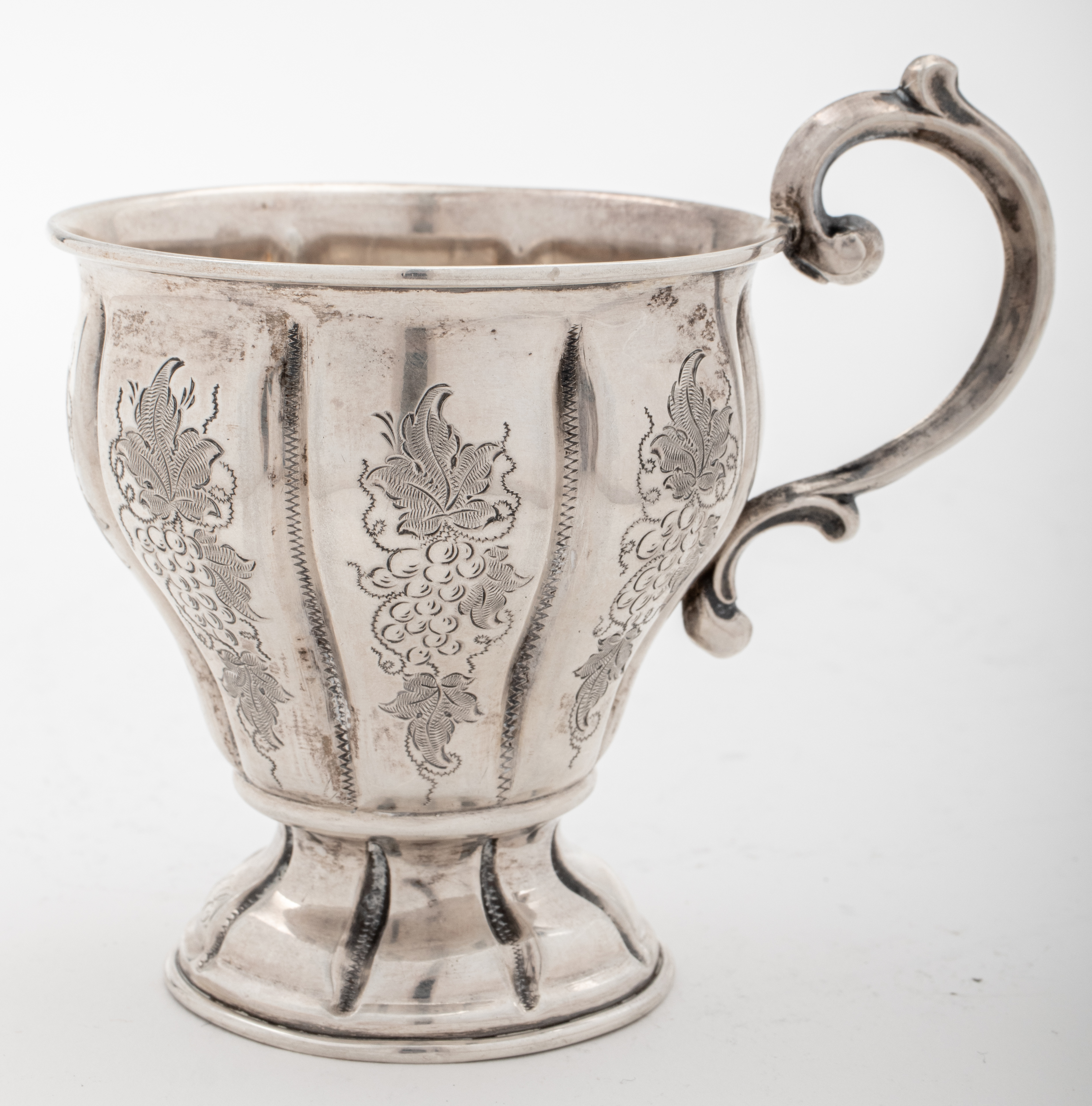 Appraisal: PERUVIAN ENGRAVED SILVER CUP TH C Peruvian engraved silver cup