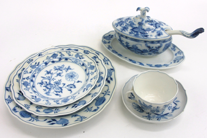 Appraisal: A MEISSEN PORCELAIN DINNER SET pieces in the Blue Onion