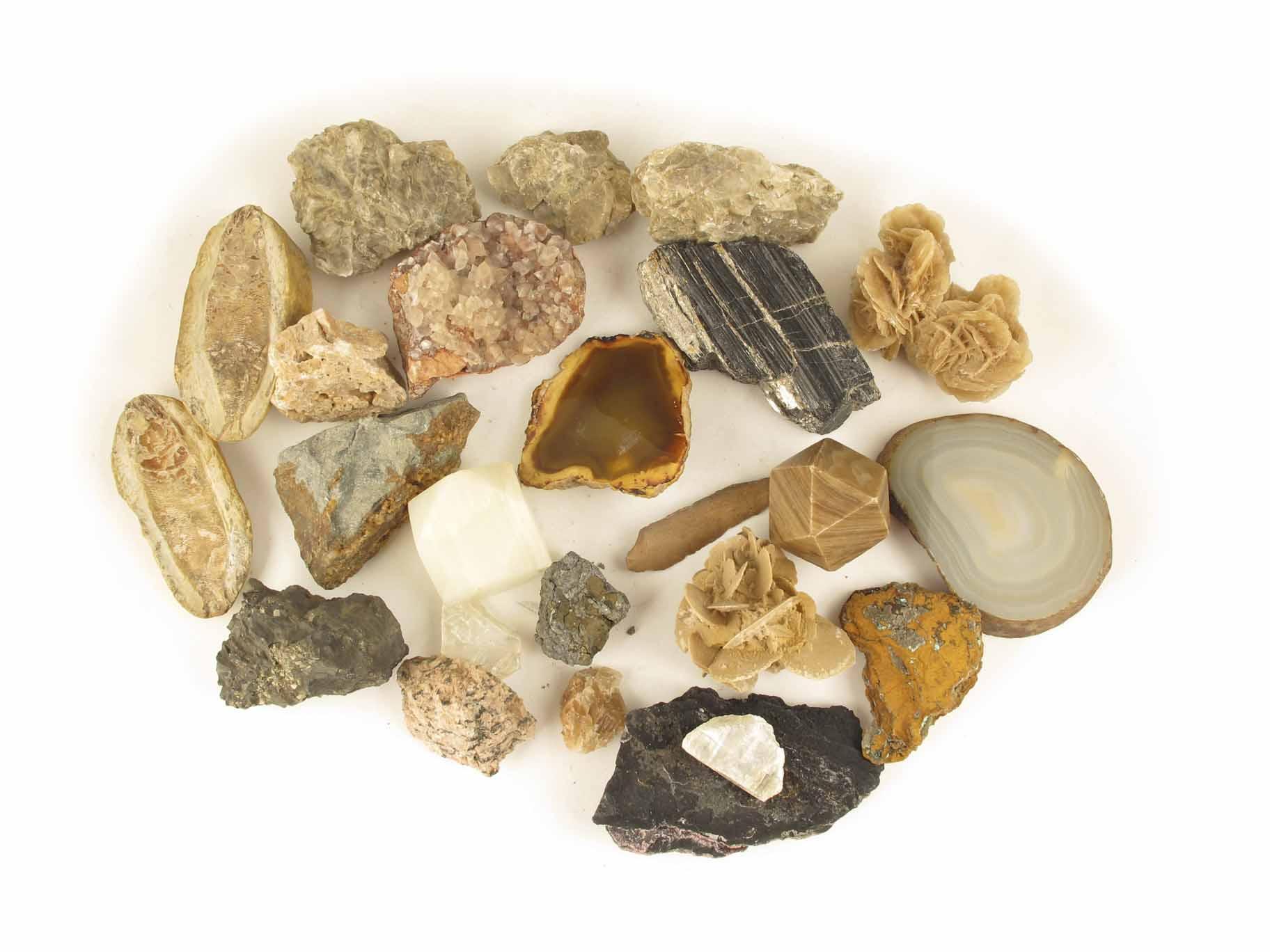 Appraisal: A small collection of various mineral specimens