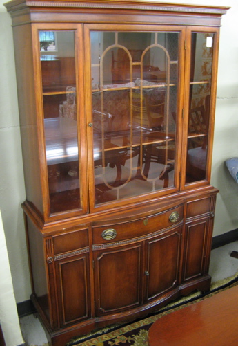 Appraisal: FEDERAL STYLE MAHOGANY CHINA CABINET American mid th century The