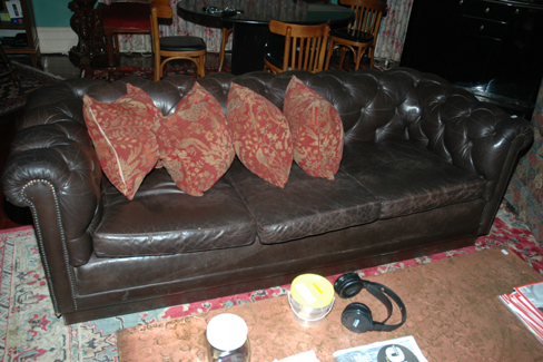 Appraisal: A BLACK LEATHER CHESTERFIELD SETTEE