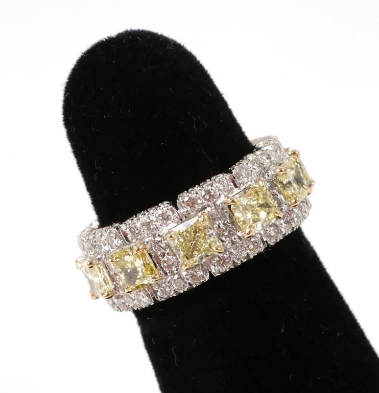 Appraisal: K white gold ring with total carat weight in diamonds