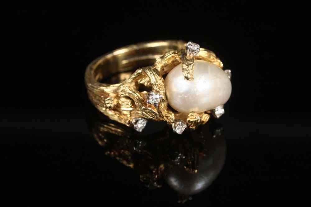 Appraisal: LADY'S RING - One K Gold Handmade and Sculpted Nest