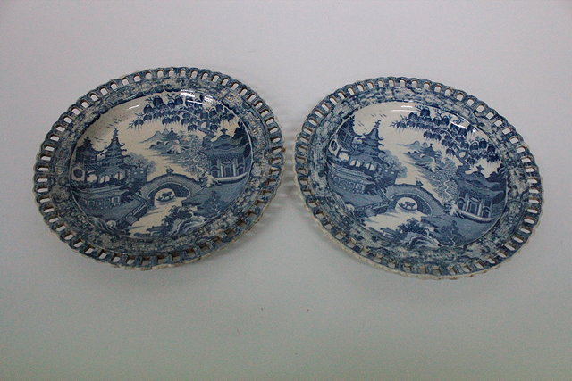 Appraisal: A PAIR OF EARLY TH CENTURY BLUE AND WHITE PEARLWARE