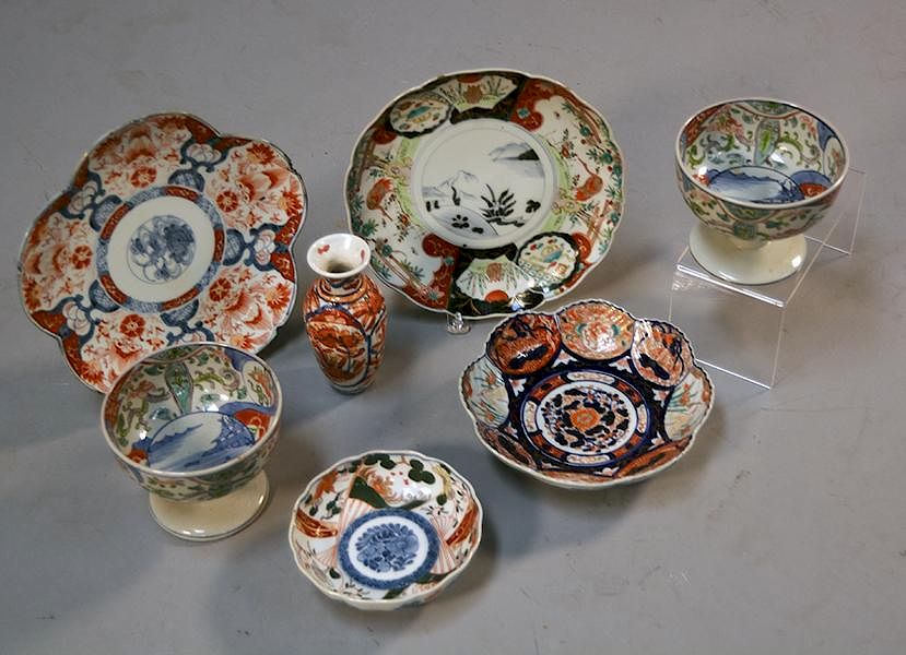 Appraisal: Seven pieces of Imari porcelain Seven pieces of Imari porcelain