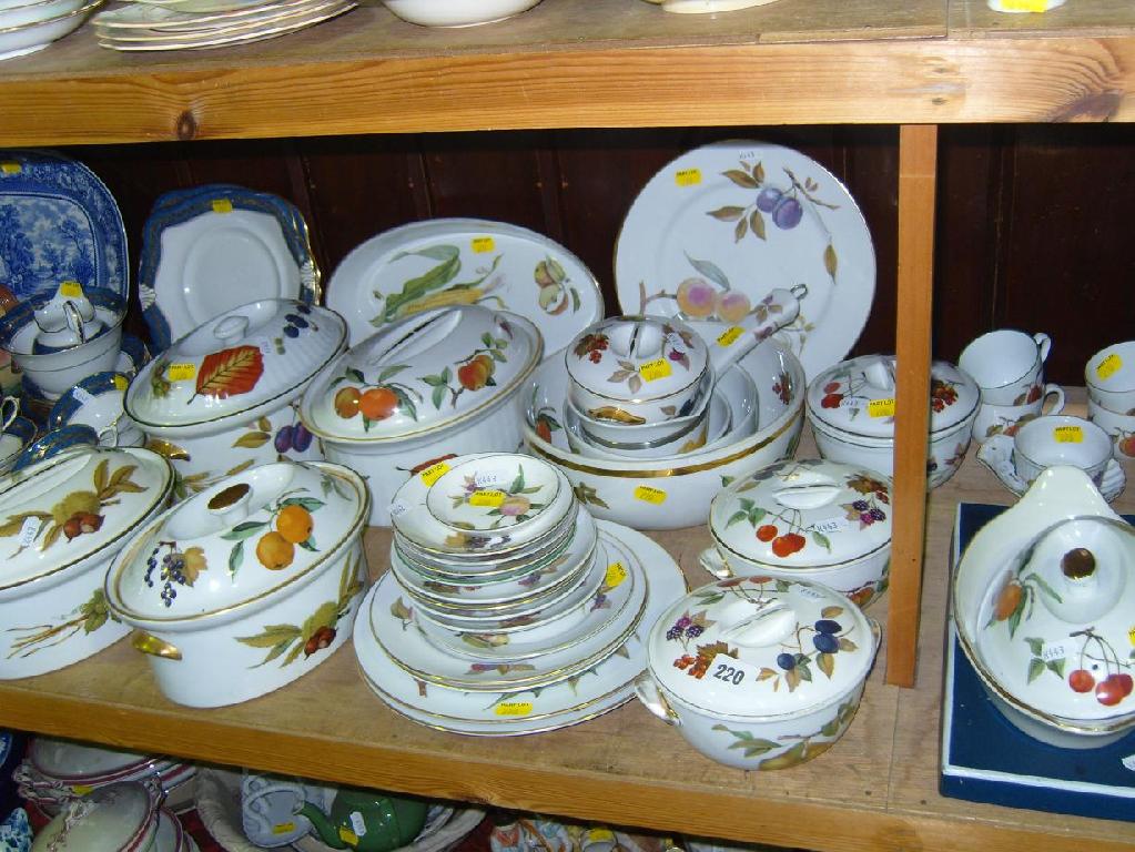 Appraisal: A quantity of Royal Worcester Evesham pattern oven-to-table dinner wares