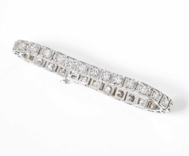 Appraisal: K white gold and diamond bracelet set with full-cut round