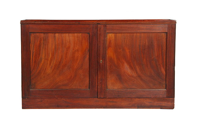 Appraisal: AN EARLY TH CENTURY MAHOGANY ESTATE CUPBOARD with a pair