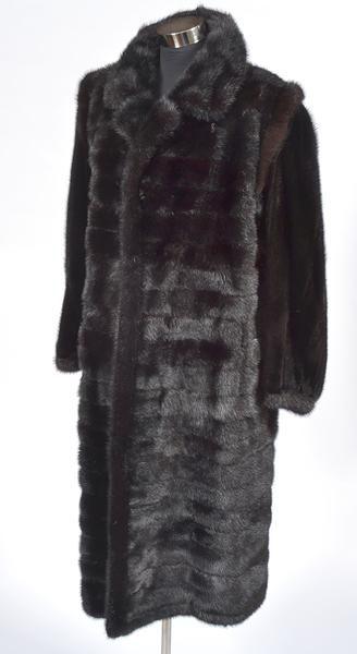 Appraisal: A MINK COAT BY LISAL