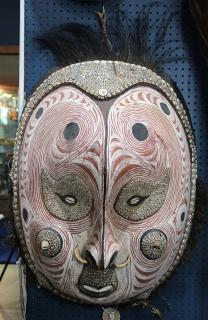 Appraisal: Sepik River style Papua New Guinea large face mask depicted