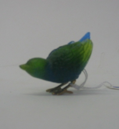 Appraisal: DAUM PATE-DE-VERRE FIGURE OF A BIRD in green shading to