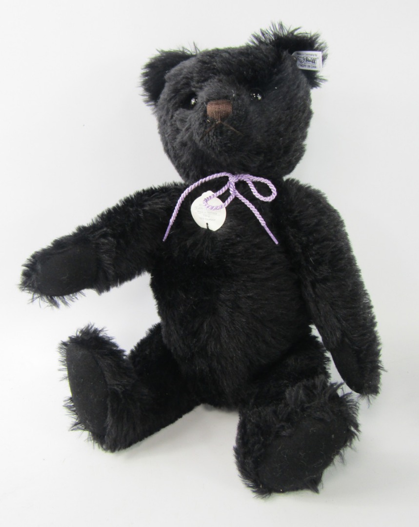 Appraisal: A Steiff black growler teddy bear cm long