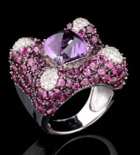 Appraisal: A K AMETHYST AND DIAMOND FASHION RING A central sugarloaf