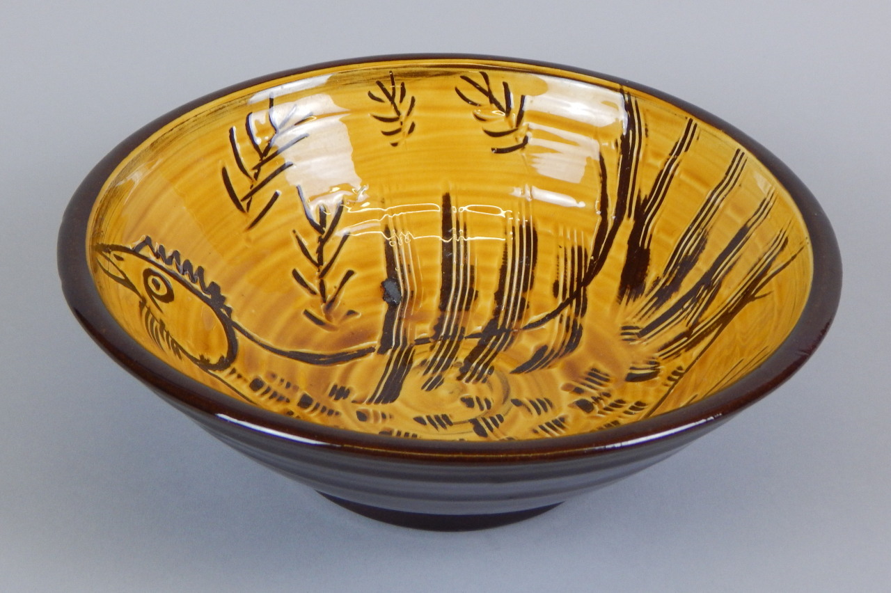 Appraisal: A Robert Blatherwick studio pottery bowl with sgraffito decoration of