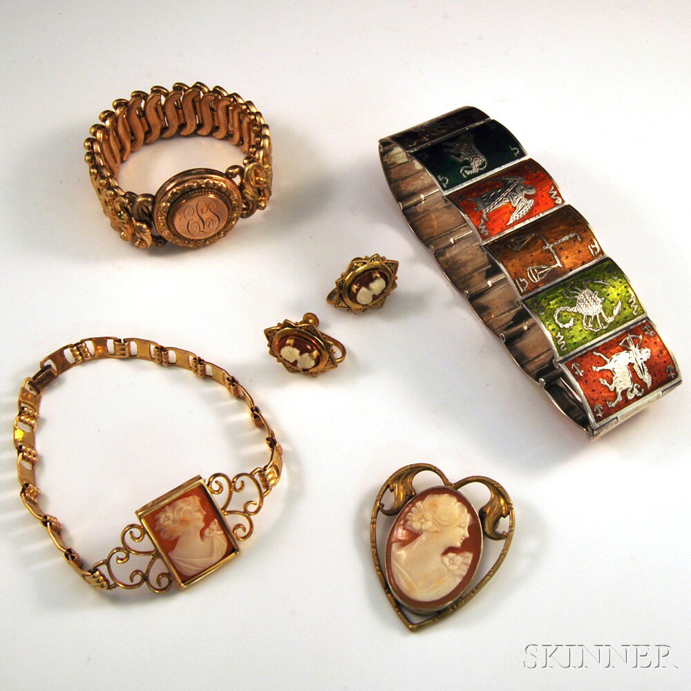 Appraisal: Small Group of Assorted Jewelry a gold-tone locket bracelet several