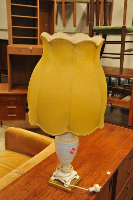 Appraisal: A CLASSICAL STYLE CERAMIC LAMP WITH SHADE