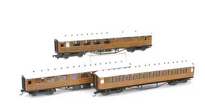 Appraisal: OO Gauge Kitbuilt a trio of Ian Kirk LNER teak