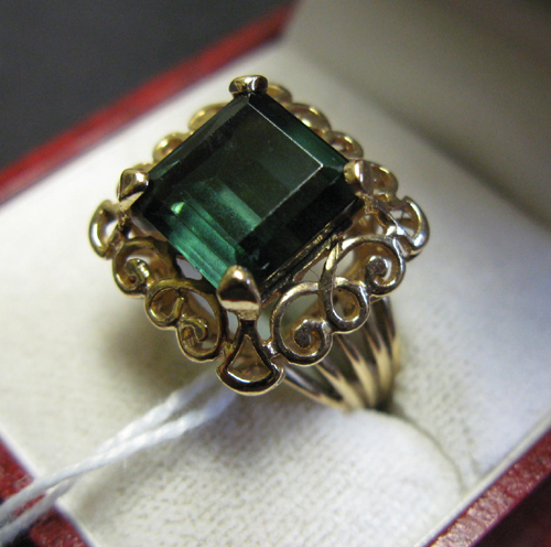 Appraisal: GREEN TOURMALINE AND FOURTEEN KARAT GOLD SOLITAIRE RING centered and