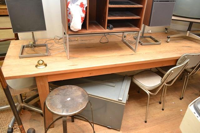 Appraisal: A LARGE RECYCLED OREGON PINE TABLE WITH BLACKWOOD BASE